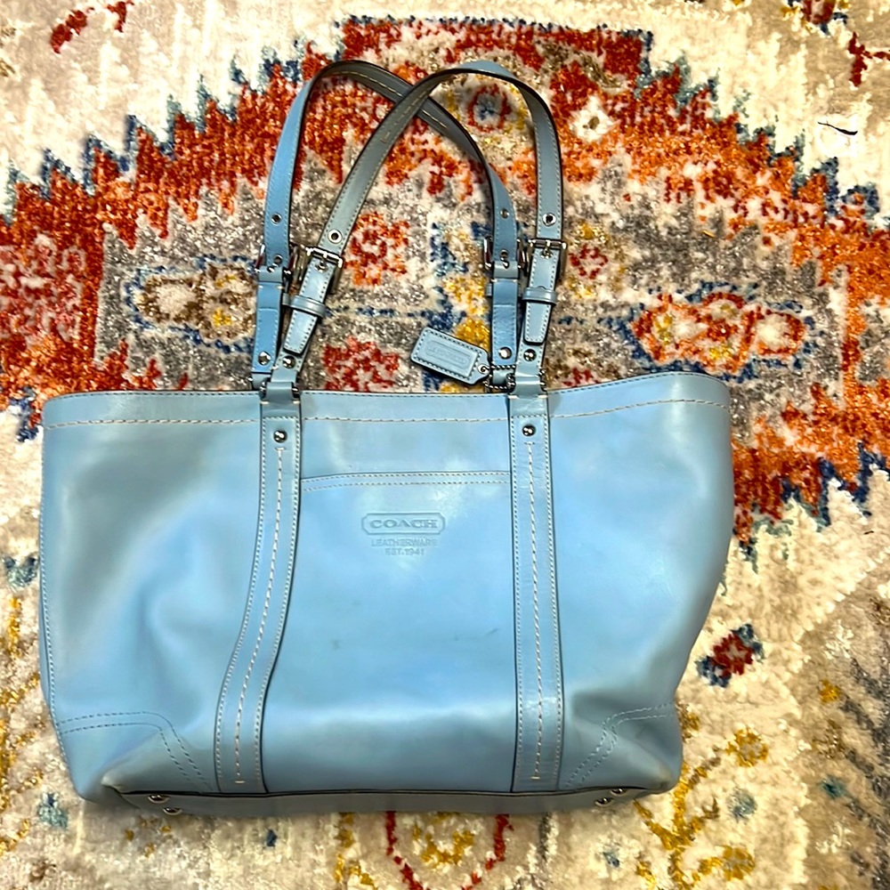 Coach ~ Purse 👛 ~ Easter Blue